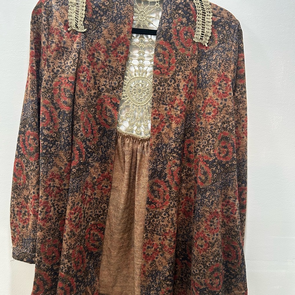 Angie Brown Floral Open Front Cardigan with Lace Details. Size Small - Picture 3 of 7